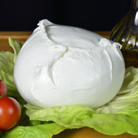 Mozzarella di bufala mozzata a mano